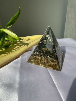 Pyrite Money Magnet Pyramid_img